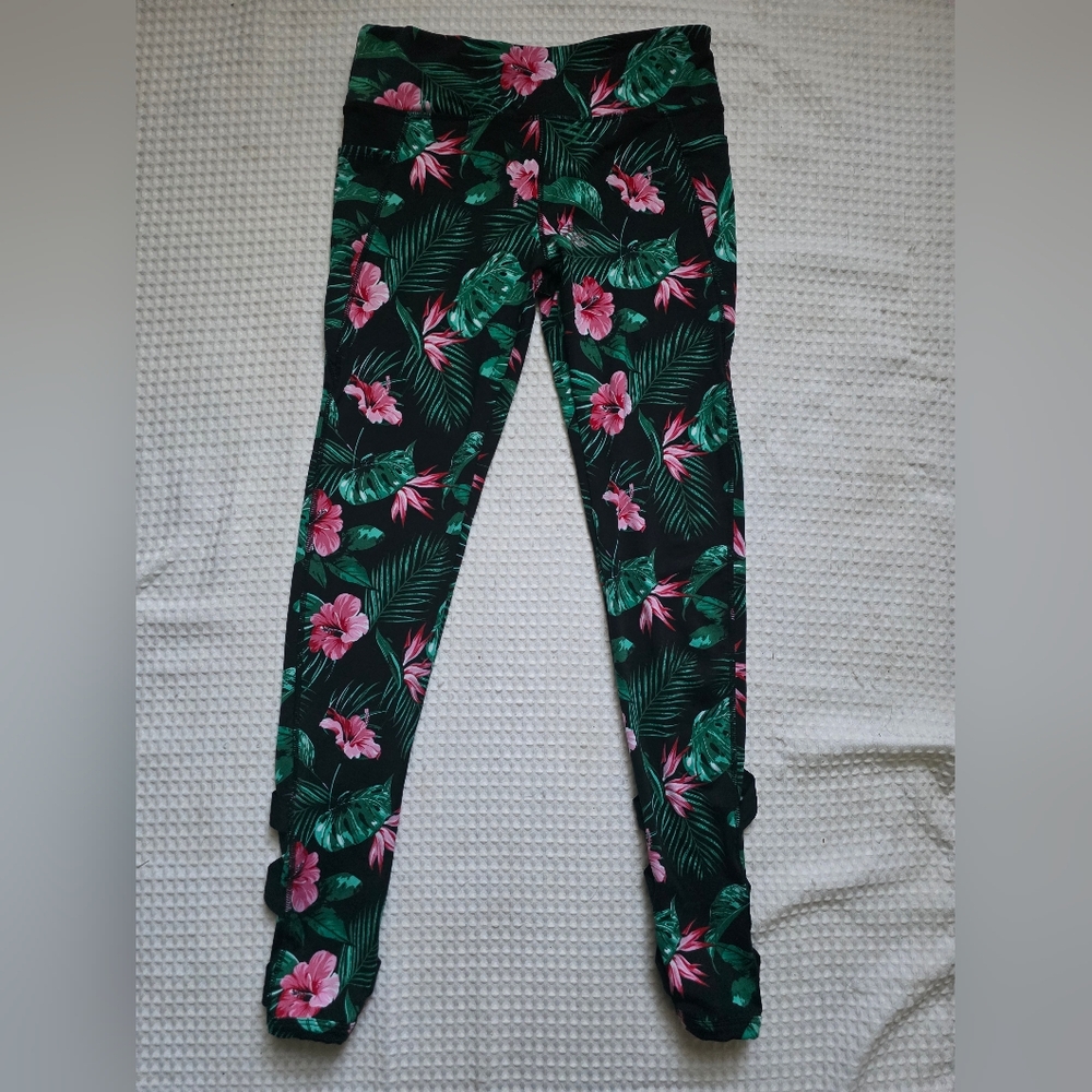 5/25$ Floral Criss Cross Leggings